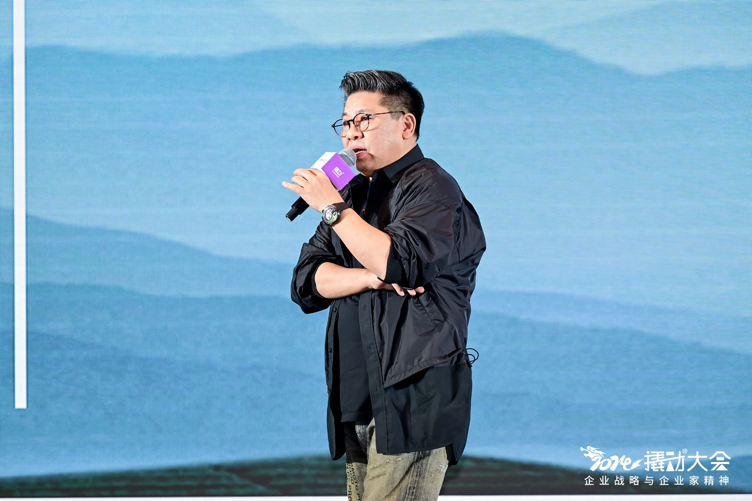 携手撬动企业战略咨询的霸王茶姬，走出国门分享“现代东方茶”